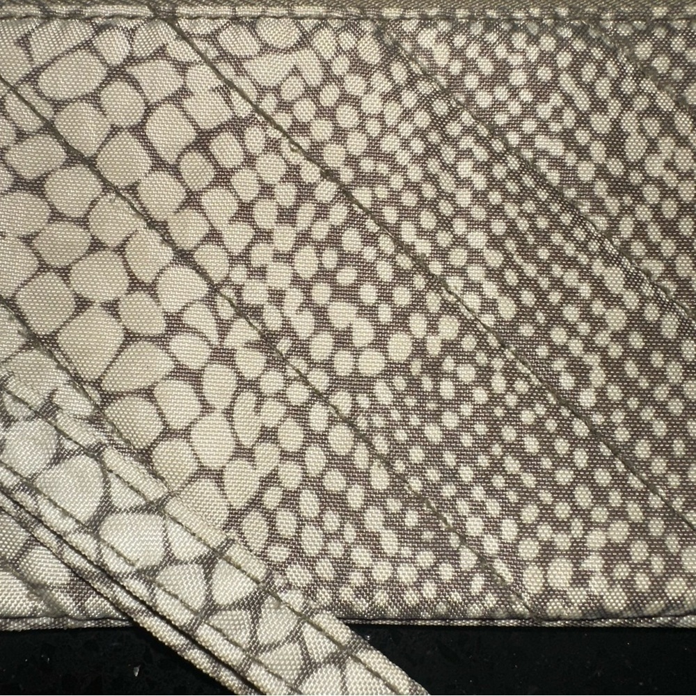 Travelon Quilted Snake Print Wristlet Pouch - Neutral Grey/Beige RFID - Picture 3 of 12